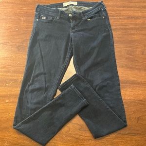 Hollister women’s jeans W27L33 blue zipper front w/button design on back pockets